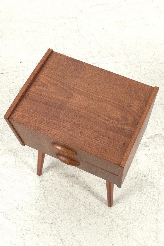 Image 1 of Small teak chest of drawers is in the TUINSTRAAT shop window