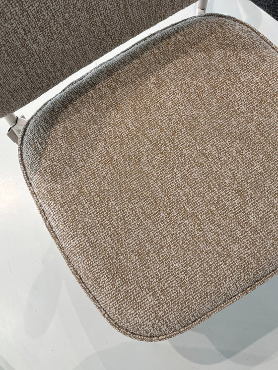 Image 1 of Fest eve chair