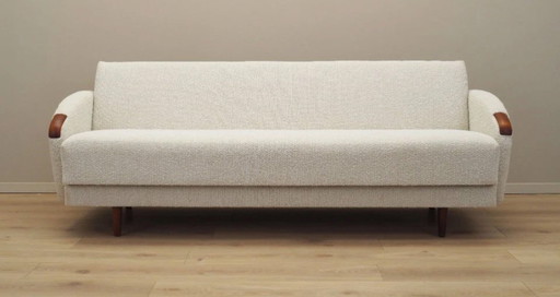 Very lame boring couch