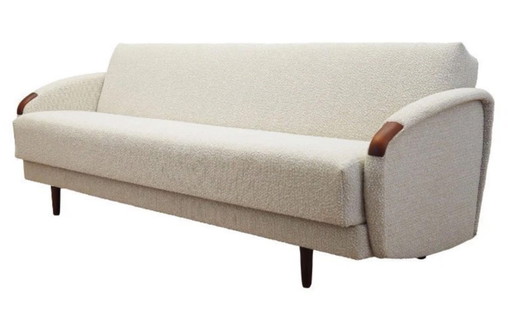 Very lame boring couch
