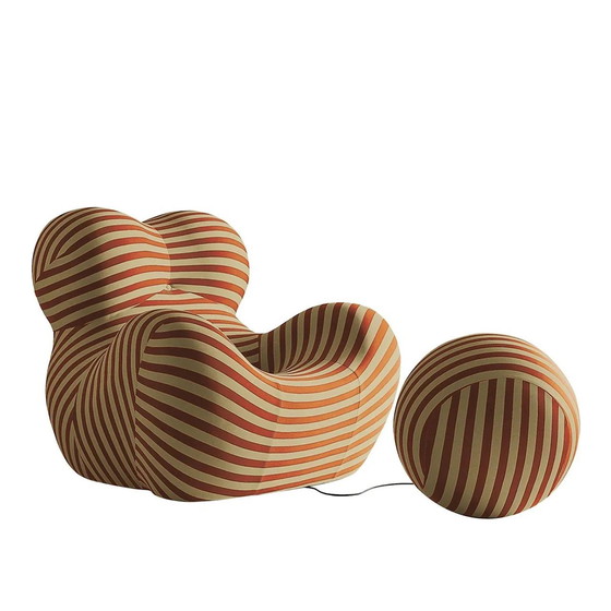 Image 1 of Stilvolle Kollektion von Stühlen und dekorativen Objekten